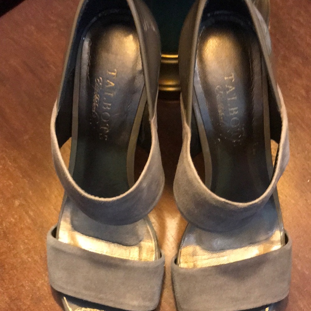 Talbots Olive color heels